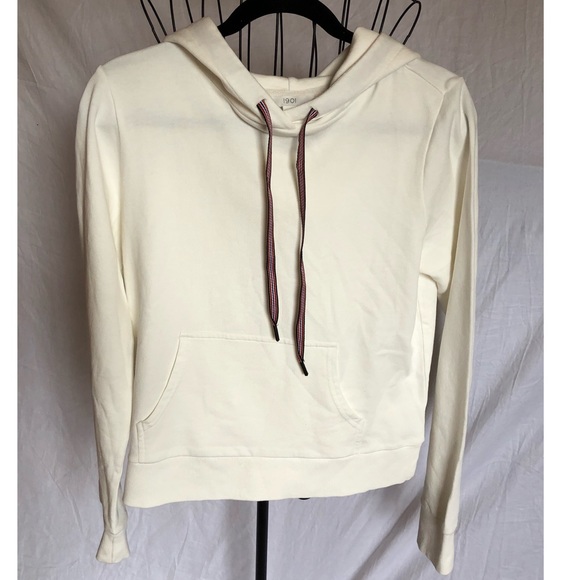 1901 Tops - NWOT cream off white 1901 Medium sweatshirt cute!